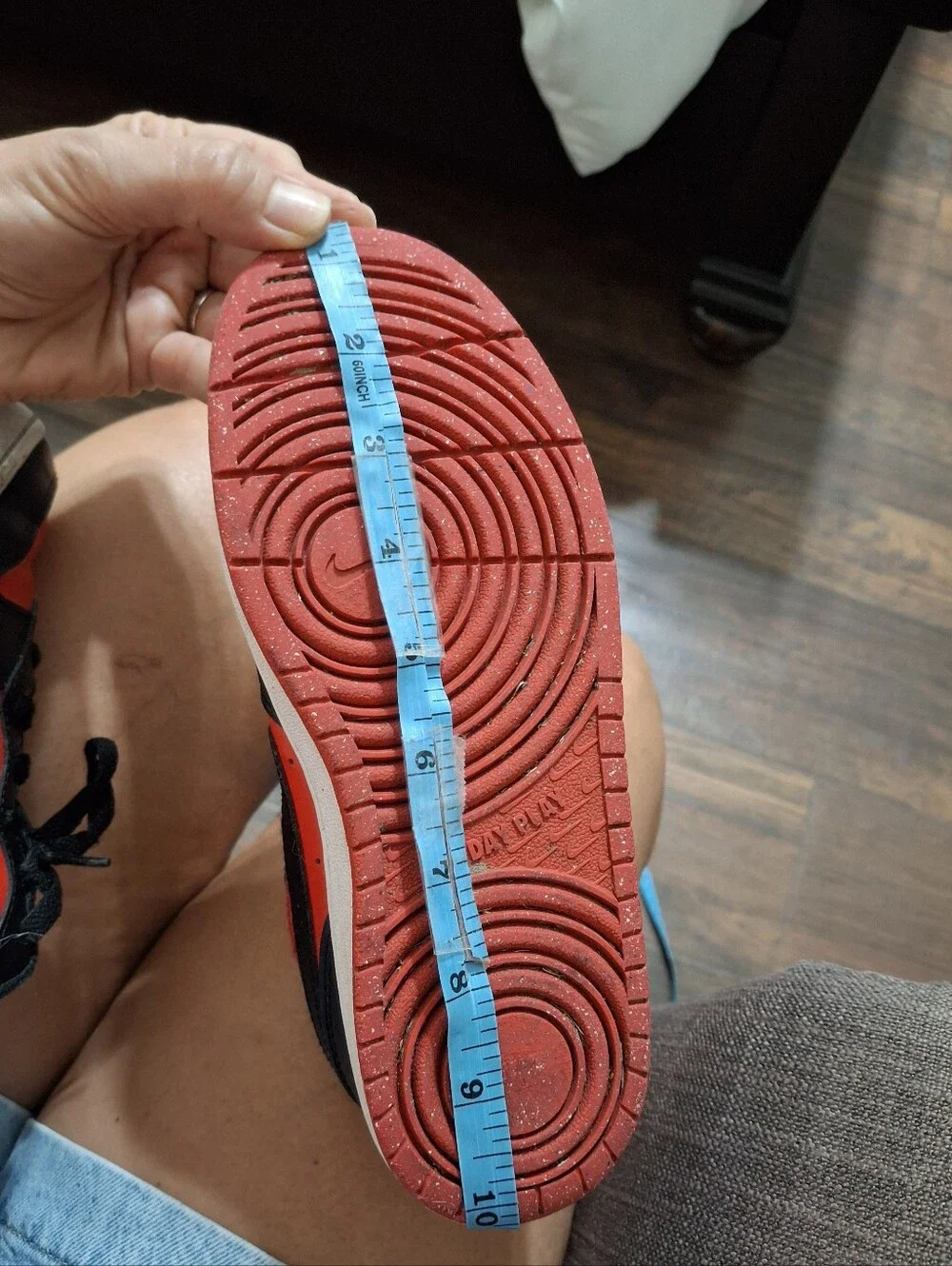 Nike Kids Red and Black Low-Top Sneakers